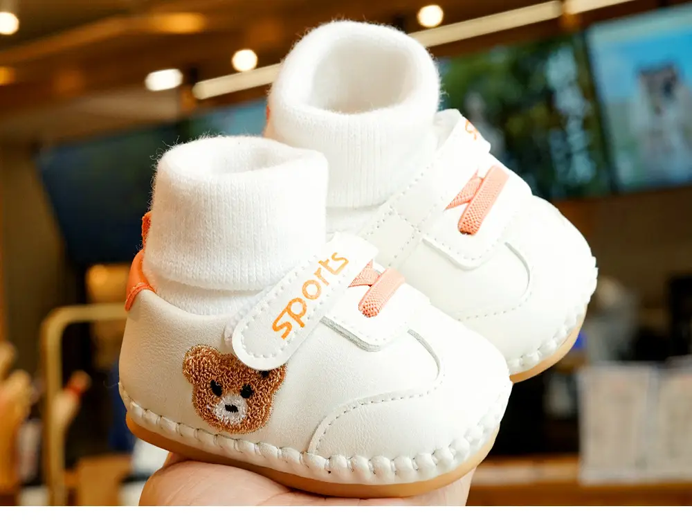 White Fleece Baby Shoes for 0-1 Years Non-Slip Winter — feature 3