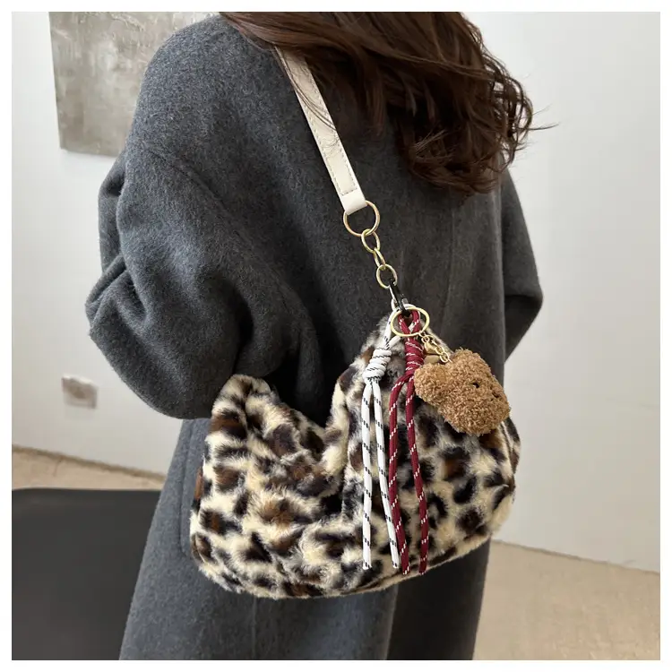 2024 New Leopard Print Fleece Shoulder Bag Women — feature 7