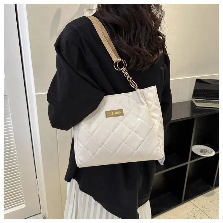 Black Quilted Tote Bag with Gold Chain for Women — feature 10