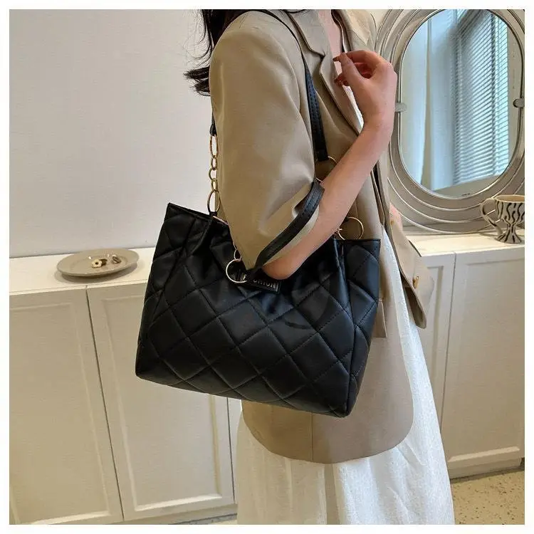 Black Quilted Tote Bag with Gold Chain for Women — feature 14