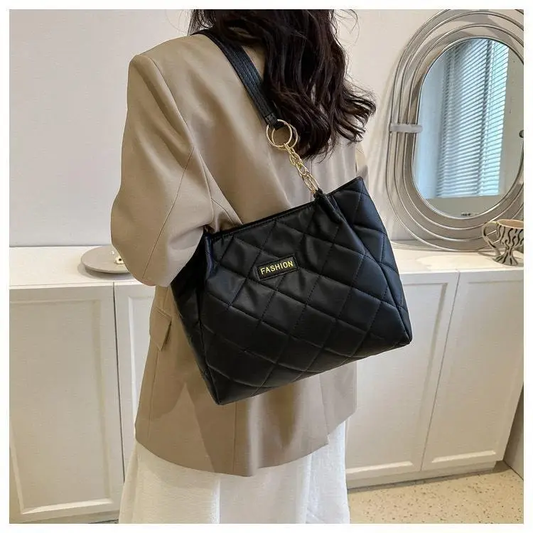 Black Quilted Tote Bag with Gold Chain for Women — feature 15