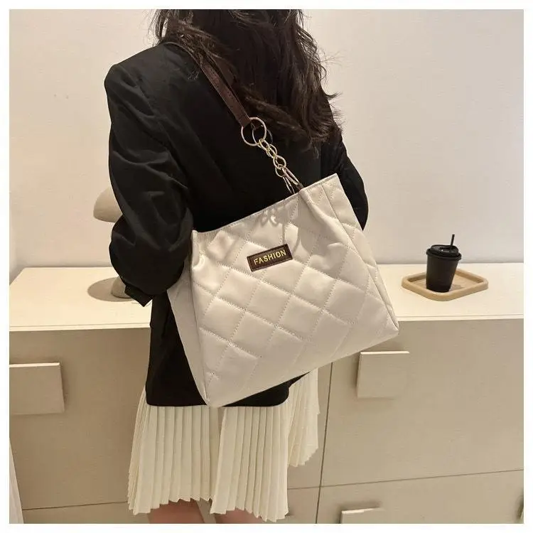 Black Quilted Tote Bag with Gold Chain for Women — feature 17
