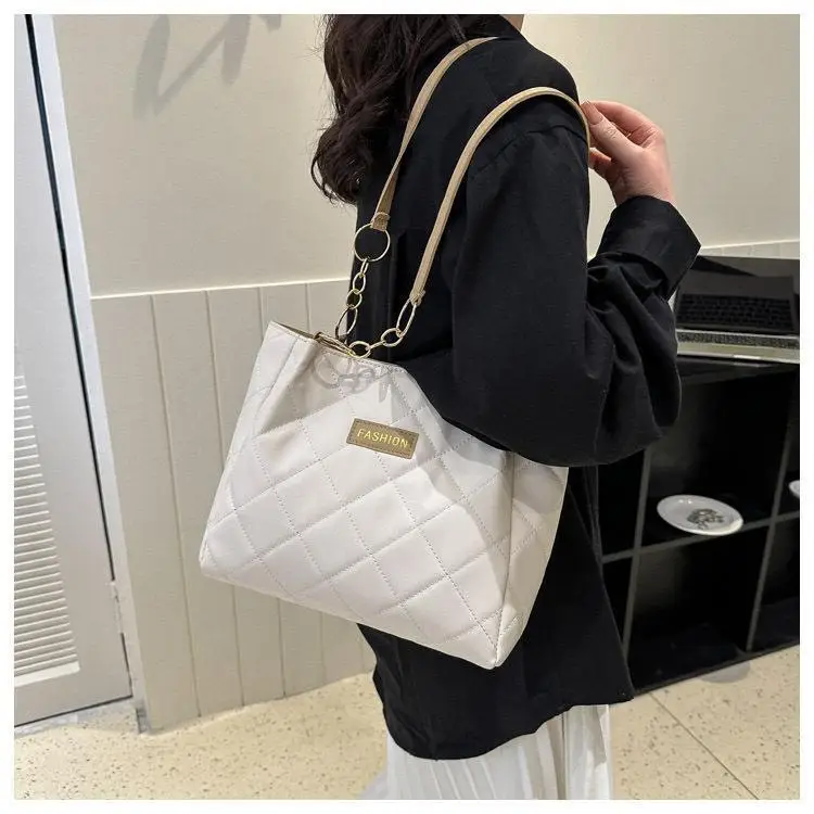 Black Quilted Tote Bag with Gold Chain for Women — feature 9