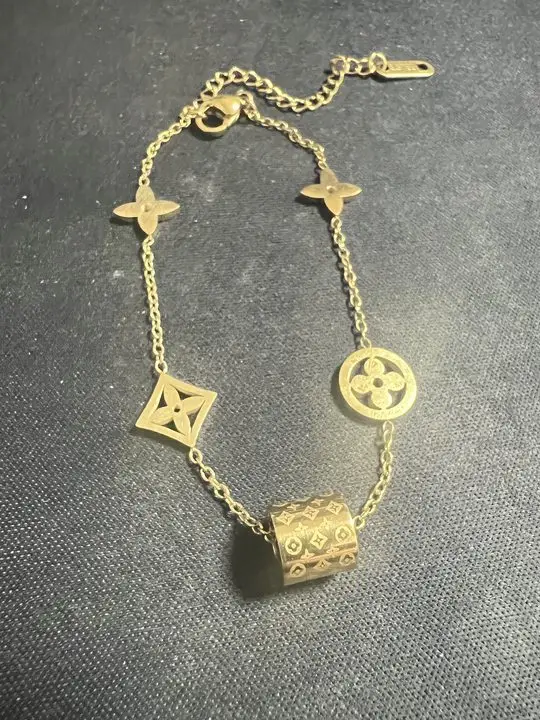Real Gold Four Leaf Flower Bracelet for Women — feature 2
