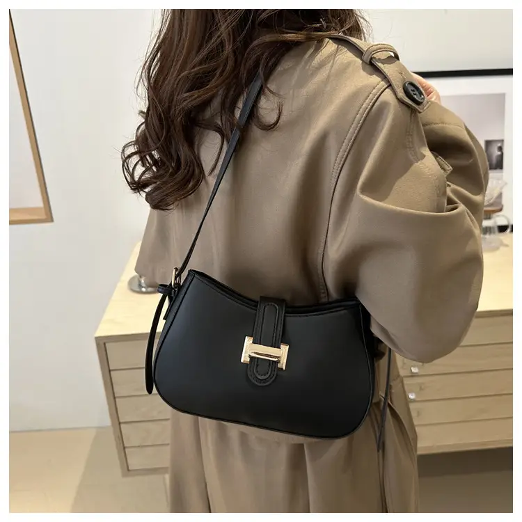 White Textured Retro Shoulder Bag for Women 2024 — feature 21