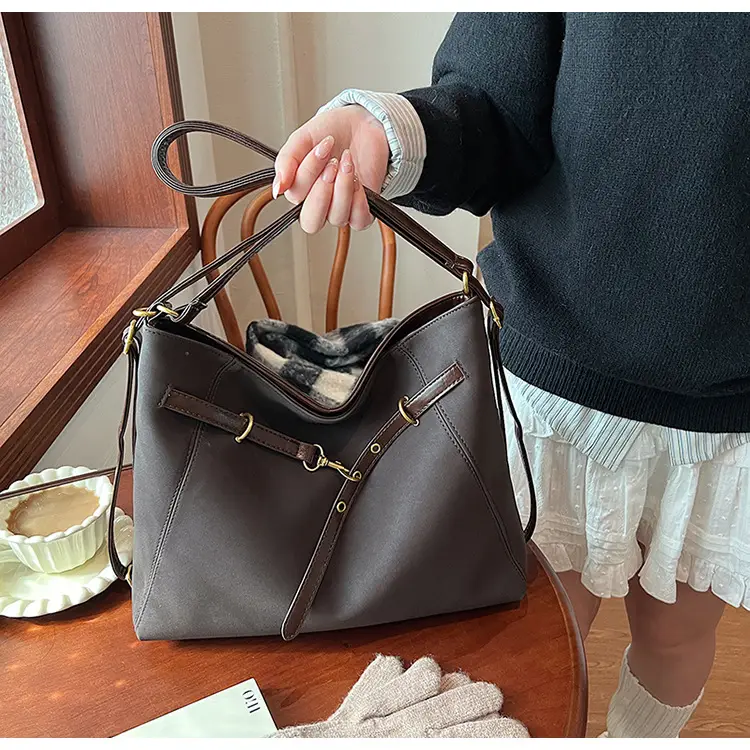 Maillard Women's Large Capacity Crossbody Bag — feature 16