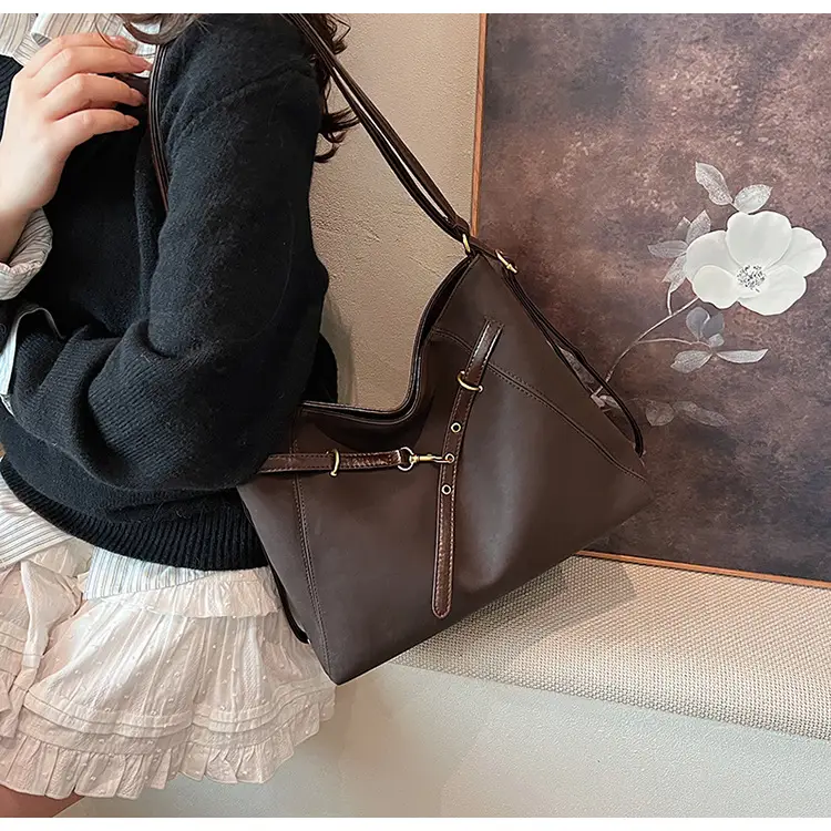 Maillard Women's Large Capacity Crossbody Bag — feature 20