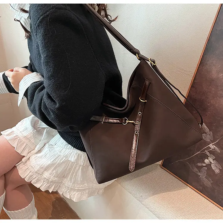 Maillard Women's Large Capacity Crossbody Bag — feature 21
