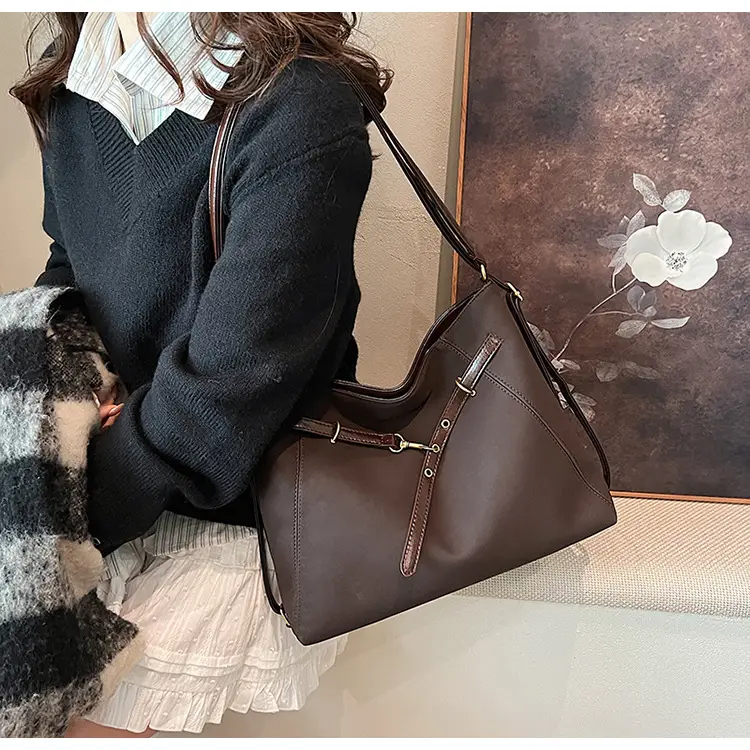 Maillard Women's Large Capacity Crossbody Bag — feature 22