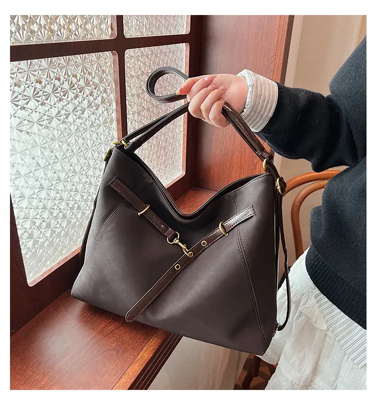 Maillard Women's Large Capacity Crossbody Bag — feature 3