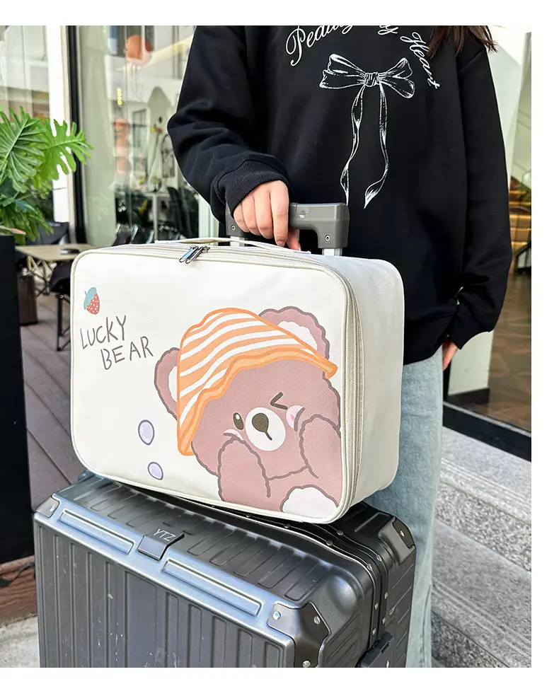 Cute Bear Print Large Capacity Travel Bag — feature 8
