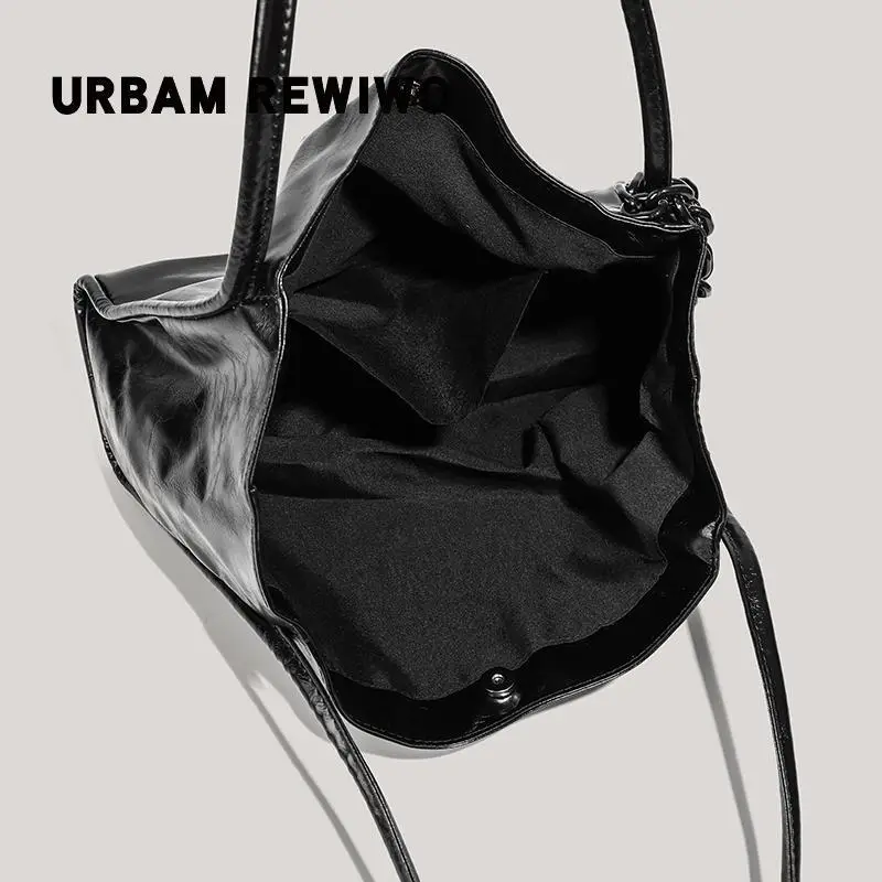 Black Heart Pendant Tote Bag for Women 2026