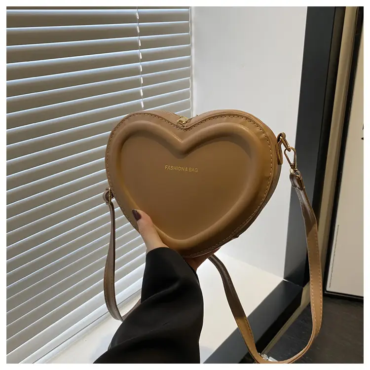 Heart Shaped Green Women's Crossbody Bag - Image 4