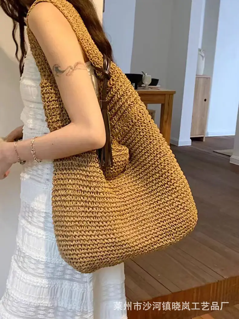 Women's Straw Crossbody Bag Large Capacity Summer Beach Bag — feature 3