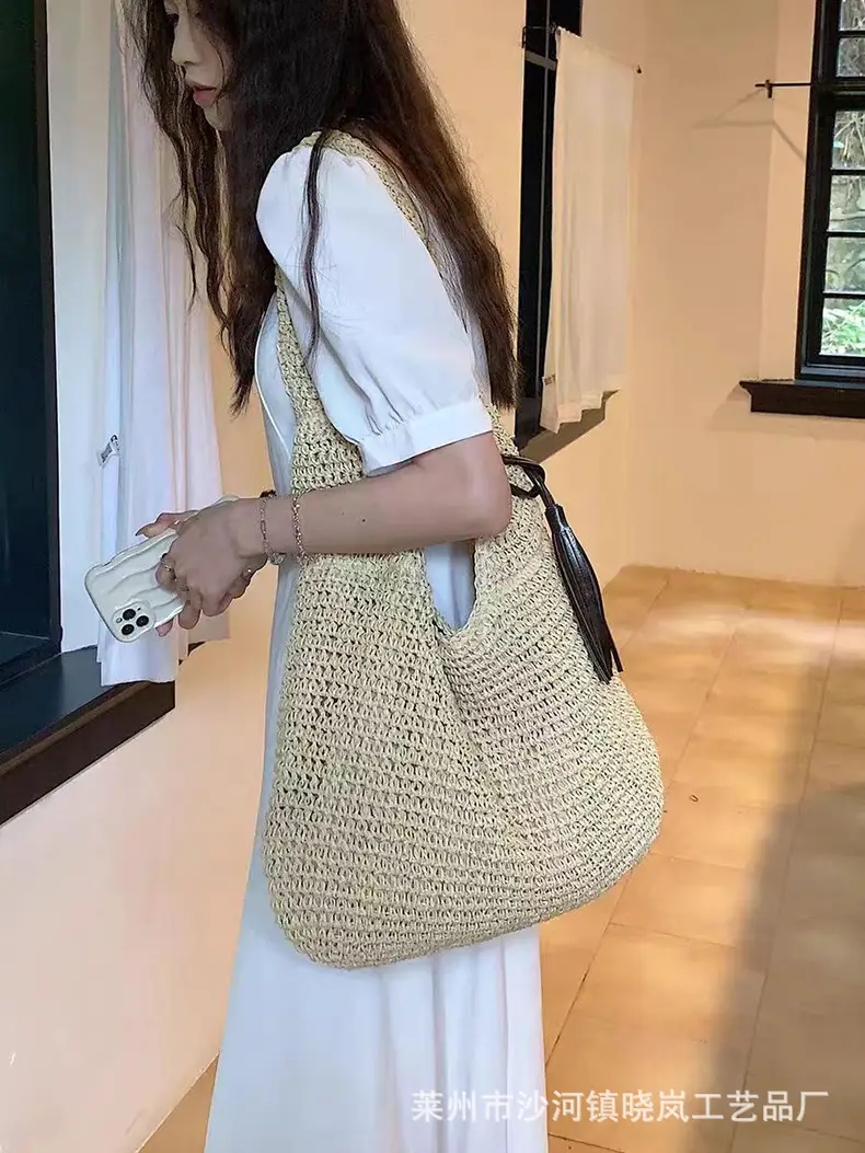Women's Straw Crossbody Bag Large Capacity Summer Beach Bag — feature 5