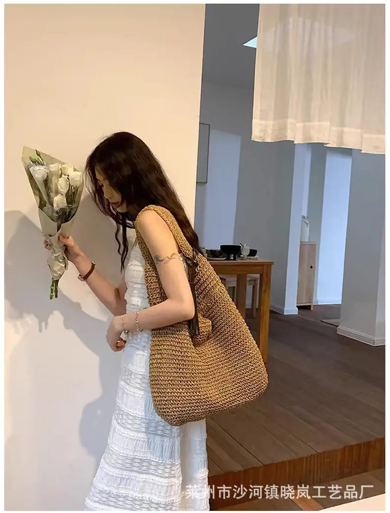 Women's Straw Crossbody Bag Large Capacity Summer Beach Bag — feature 7