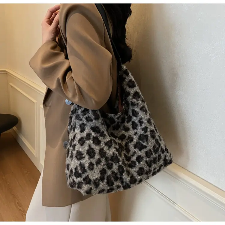 Leopard Print Women's Shoulder Bag Autumn Winter 2024 — feature 10