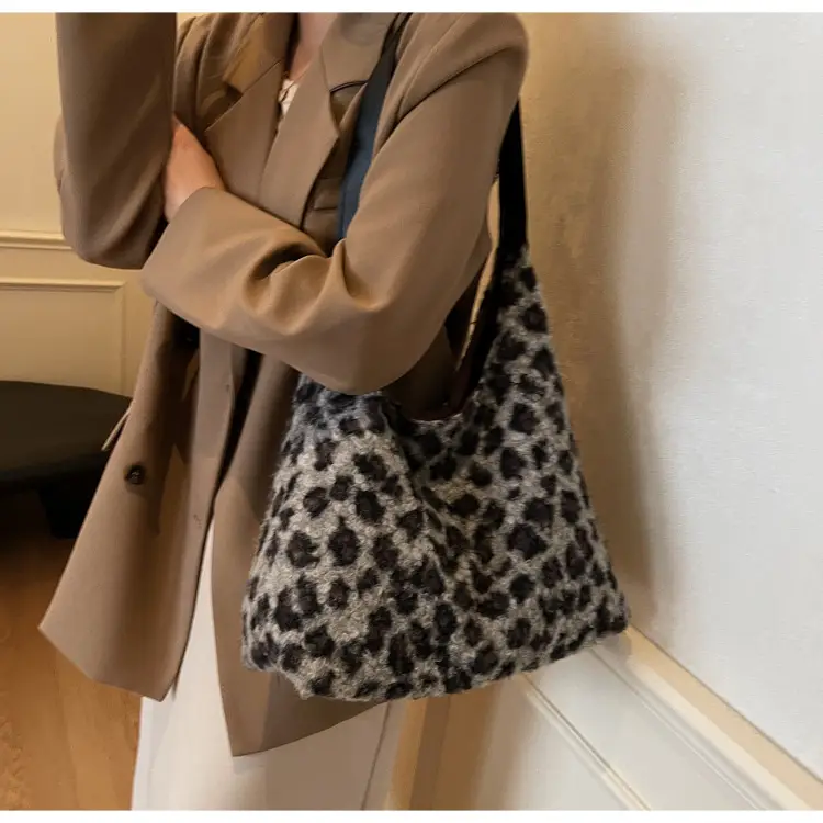 Leopard Print Women's Shoulder Bag Autumn Winter 2024 — feature 11