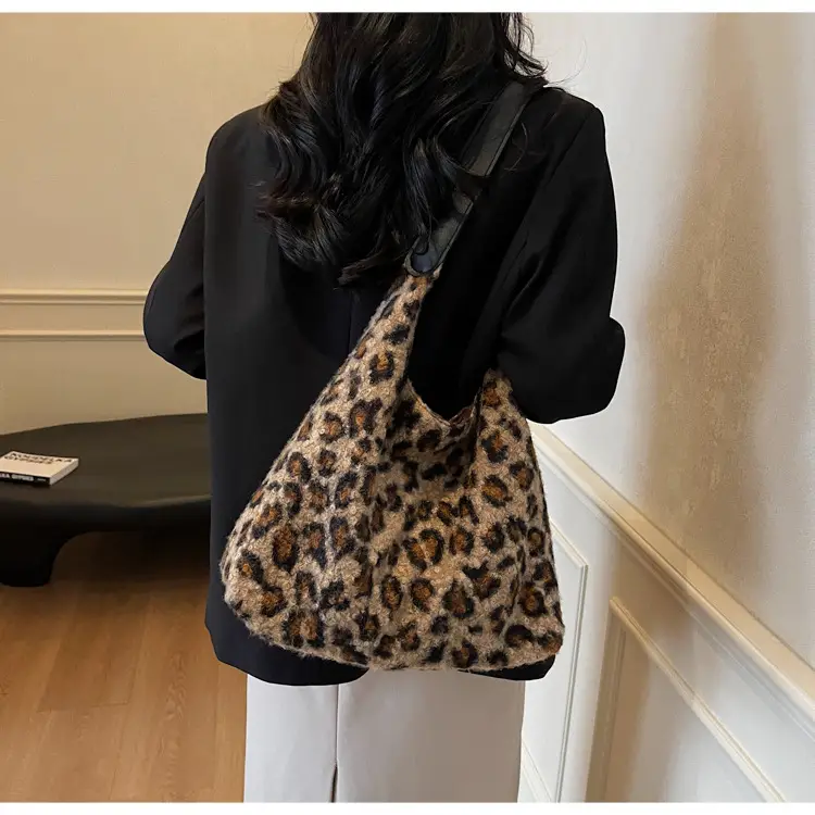 Leopard Print Women's Shoulder Bag Autumn Winter 2024 — feature 12