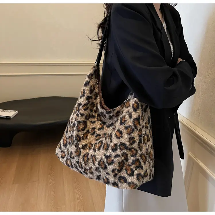 Leopard Print Women's Shoulder Bag Autumn Winter 2024 — feature 13