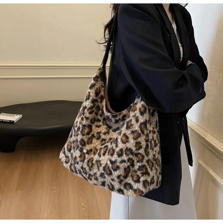 Leopard Print Women's Shoulder Bag Autumn Winter 2024 — feature 14