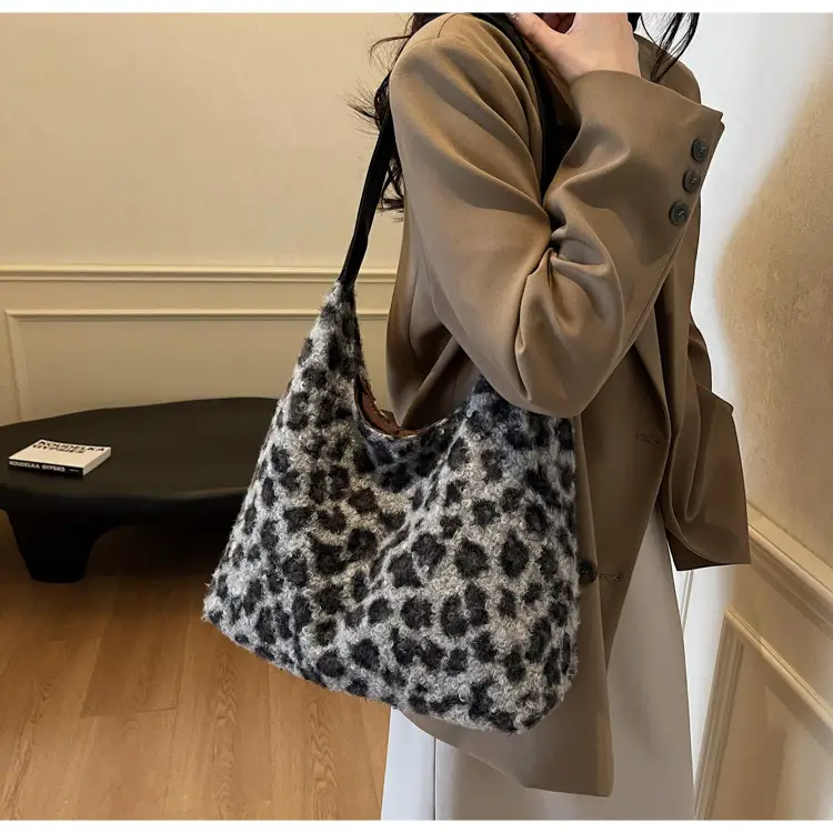 Leopard Print Women's Shoulder Bag Autumn Winter 2024 — feature 8