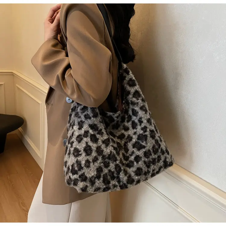 Leopard Print Women's Shoulder Bag Autumn Winter 2024 — feature 9