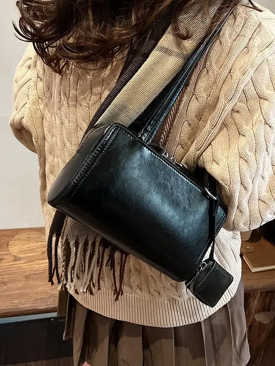Women's Black Fringed Shoulder Bag Autumn Winter 2024 - Image 7
