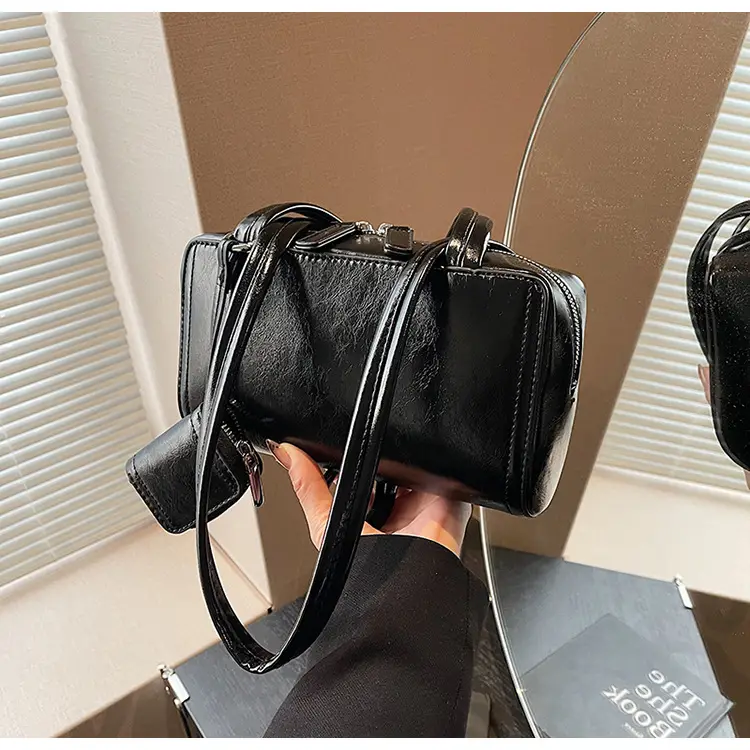 Women's Black Fringed Shoulder Bag Autumn Winter 2024 — feature 41