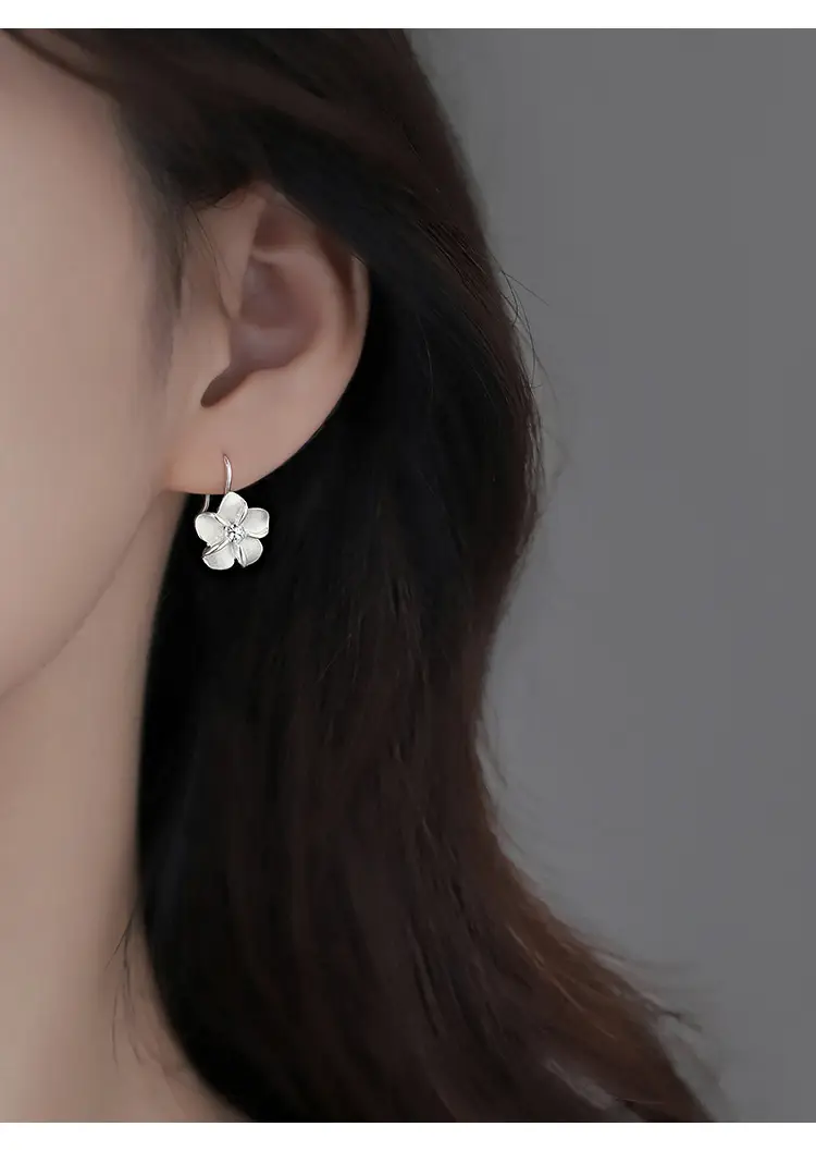 Frosted Zircon Flower Earrings Alice Design — feature 4