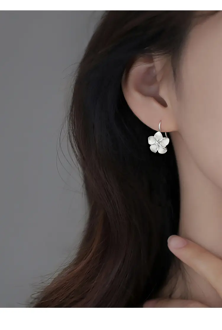 Frosted Zircon Flower Earrings Alice Design — feature 5