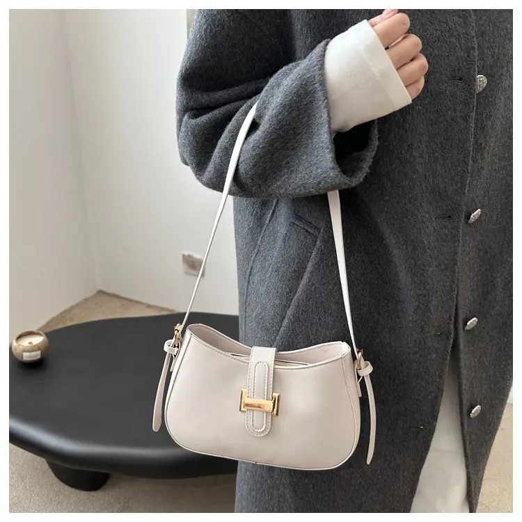 Women's Brown Leather Shoulder Bag with Gold Clasp - Image 7