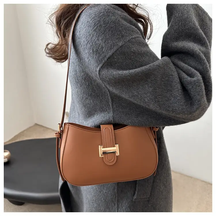 Women's Brown Leather Shoulder Bag with Gold Clasp — feature 11
