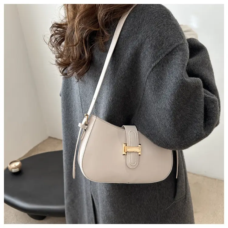 Women's Brown Leather Shoulder Bag with Gold Clasp — feature 15