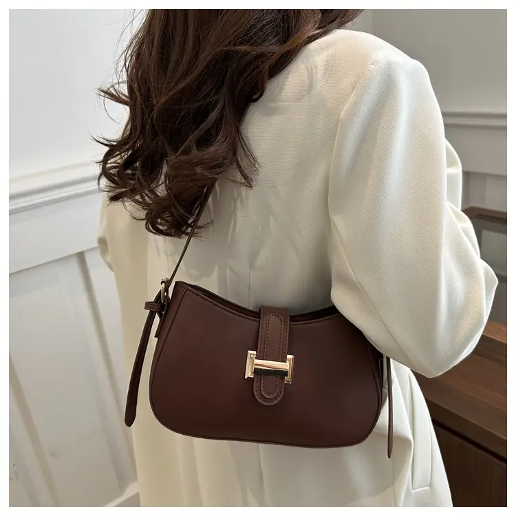 Women's Brown Leather Shoulder Bag with Gold Clasp — feature 18