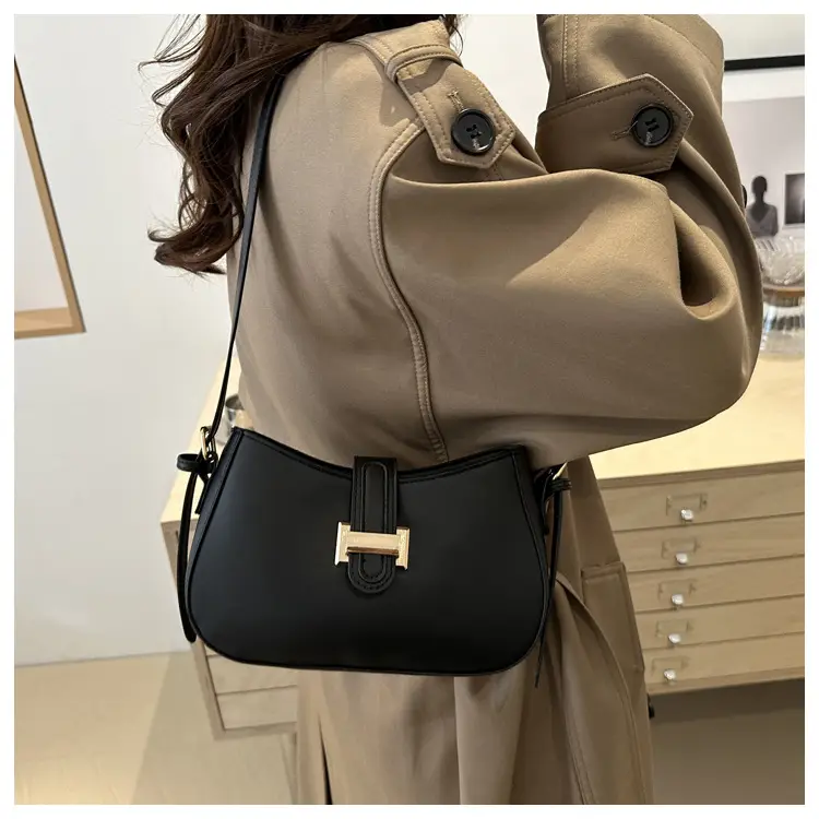 Women's Brown Leather Shoulder Bag with Gold Clasp — feature 23