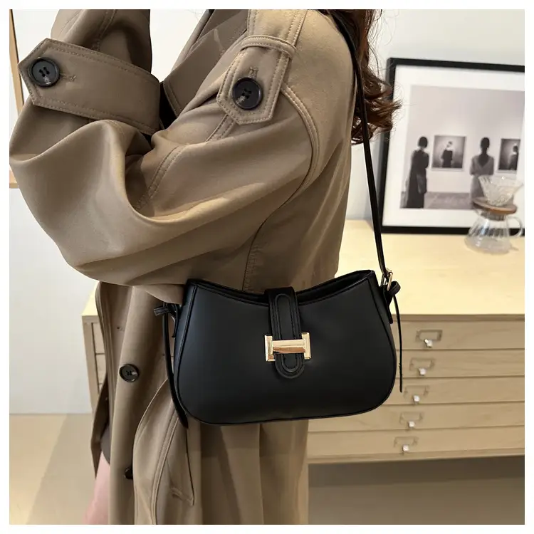 Women's Brown Leather Shoulder Bag with Gold Clasp — feature 25