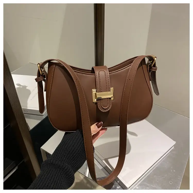 Women's Brown Leather Shoulder Bag with Gold Clasp - Image 4