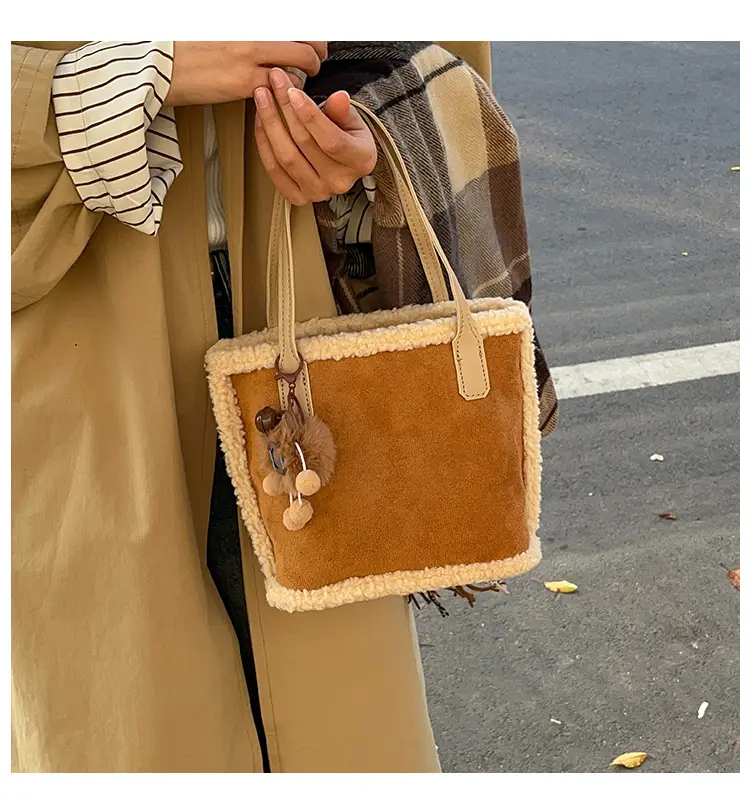 Lamb Wool Shoulder Bag Vintage Tassel Design — feature 1