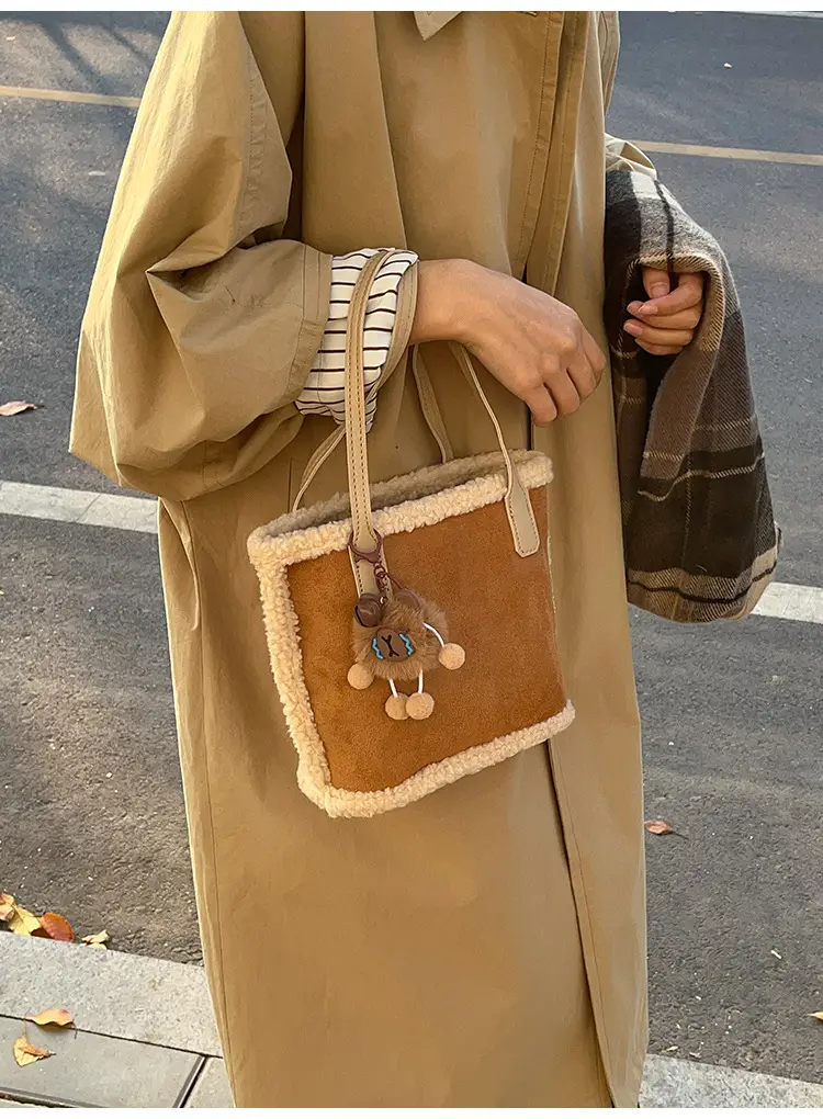 Lamb Wool Shoulder Bag Vintage Tassel Design — feature 22