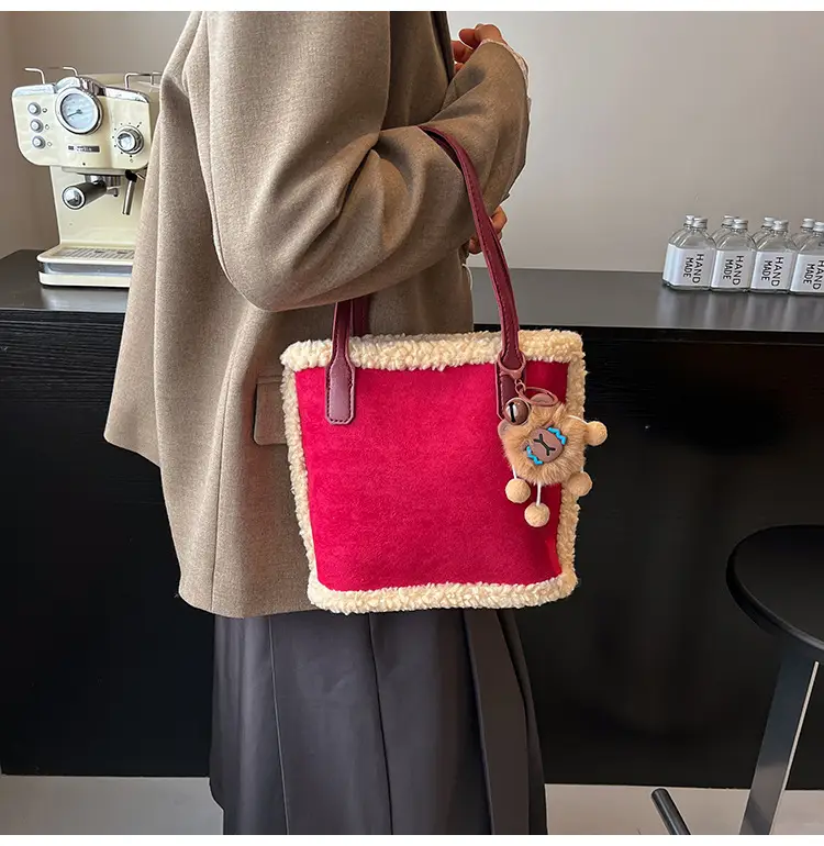 Lamb Wool Shoulder Bag Vintage Tassel Design — feature 27