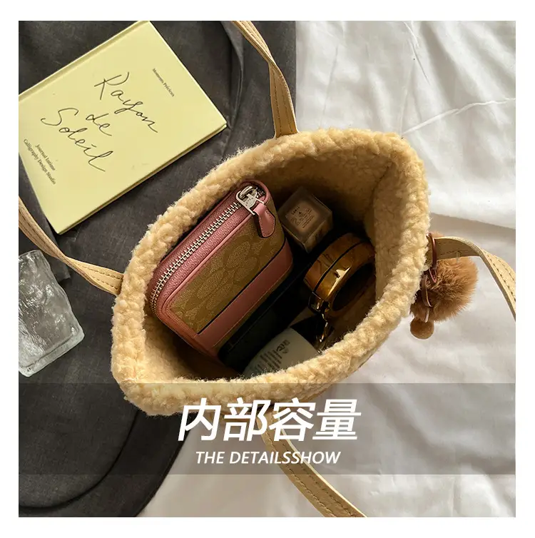 Lamb Wool Shoulder Bag Vintage Tassel Design — feature 7