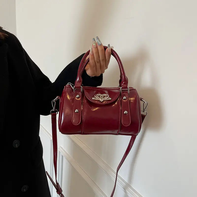 Women's 2024 Winter Shoulder Bag Maroon CC Logo - Image 4