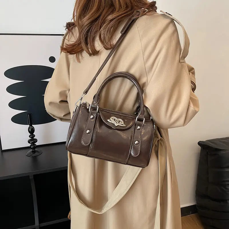 Women's 2024 Winter Shoulder Bag Maroon CC Logo - Image 5