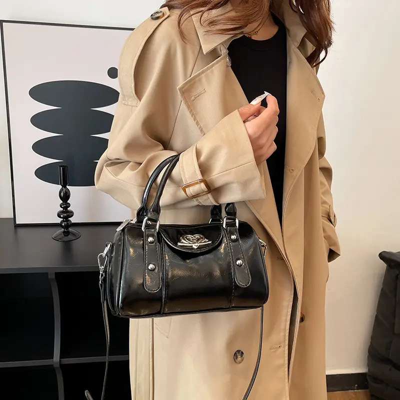 Women's 2024 Winter Shoulder Bag Maroon CC Logo - Image 7