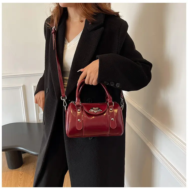 Women's 2024 Winter Shoulder Bag Maroon CC Logo — feature 21