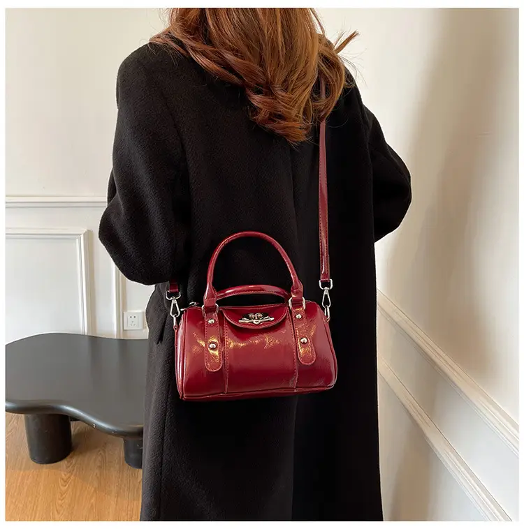 Women's 2024 Winter Shoulder Bag Maroon CC Logo — feature 22