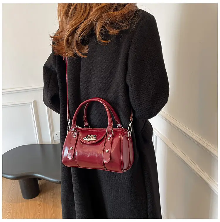Women's 2024 Winter Shoulder Bag Maroon CC Logo — feature 23