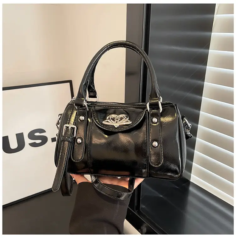 Women's 2024 Winter Shoulder Bag Maroon CC Logo — feature 33