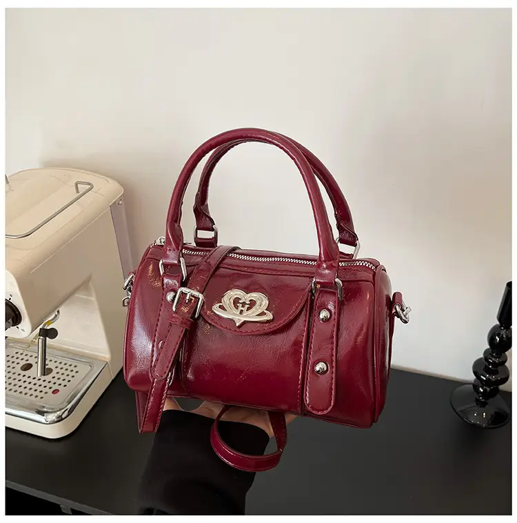 Women's 2024 Winter Shoulder Bag Maroon CC Logo — feature 35